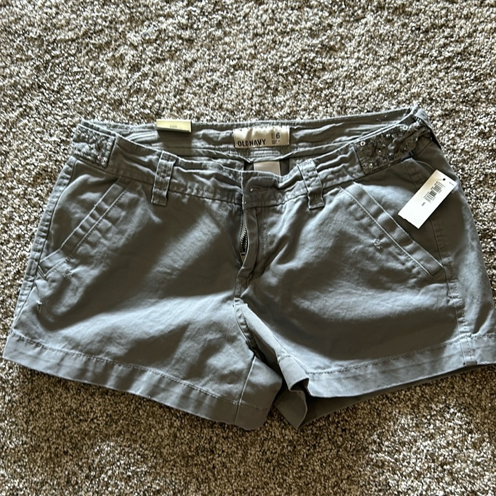 Old navy gray‎ chino shorts size 6. NWT.